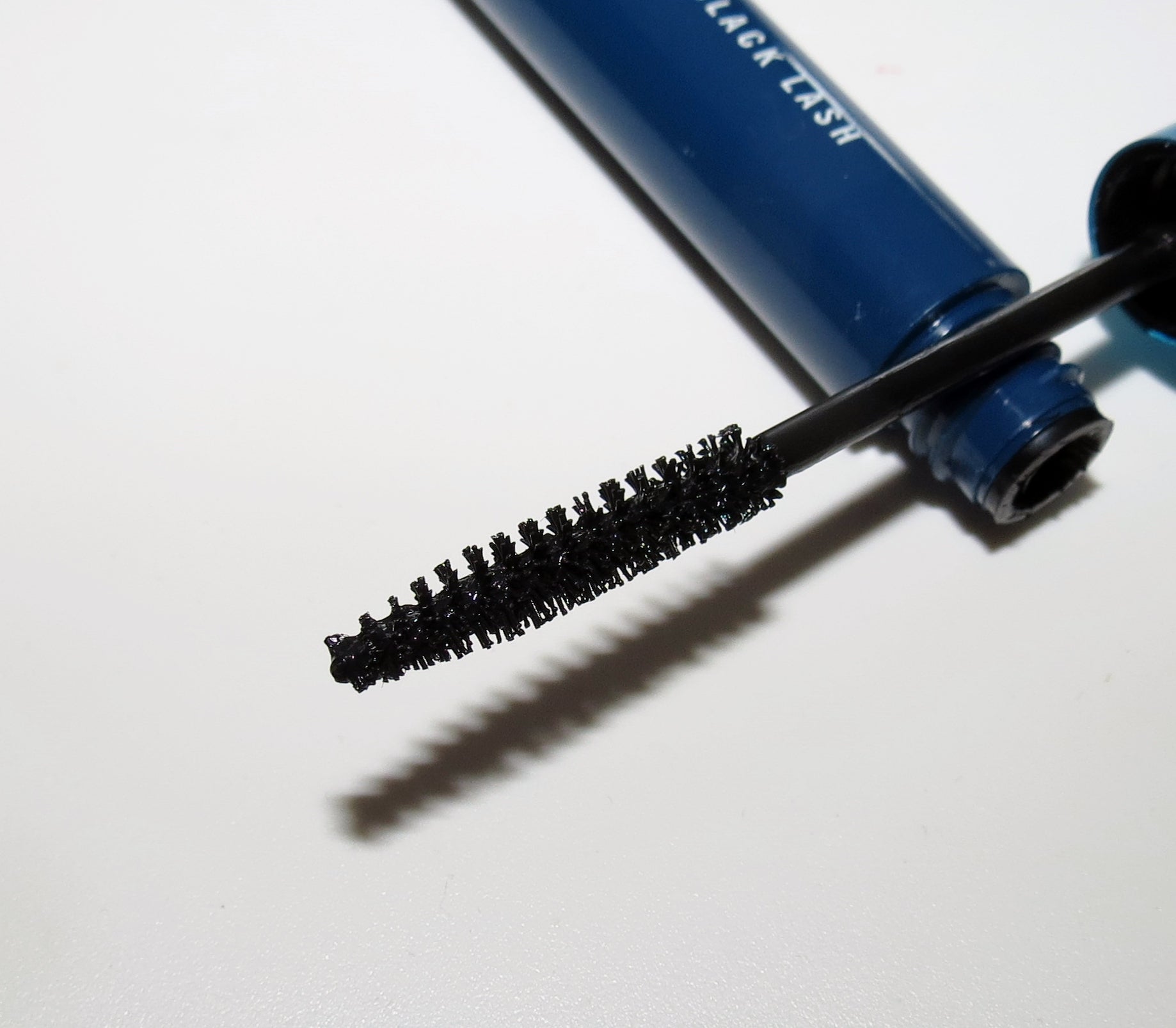 MAC Extended Play Gigablack Lash Mascara Noir Intense ( little scratch on outer box )