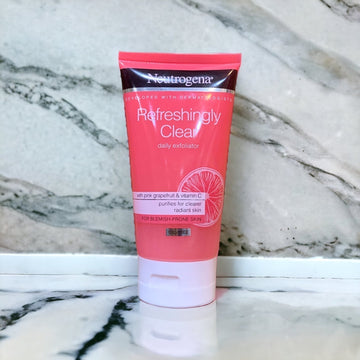 Neutrogena Refreshingly Clear Oil Free Exfoliator - Classy Touch Pk